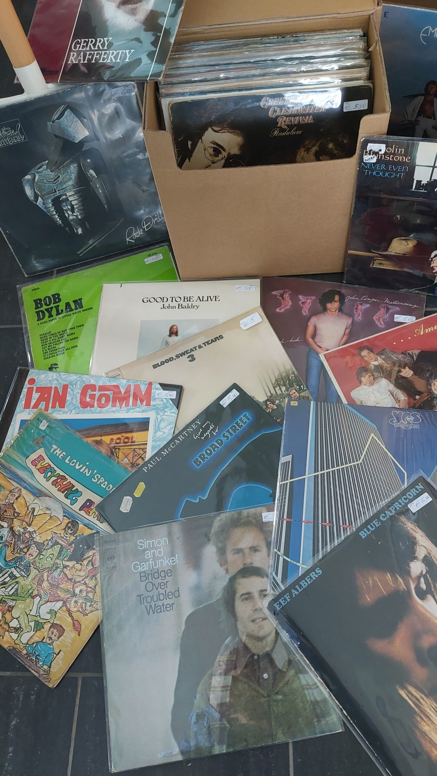 2DE HANDS LP'S AAN SPOTPRIJZEN €5/STUK